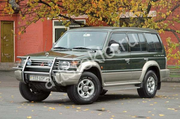 Автостекла Mitsubishi Pajero II c установкой в Москве